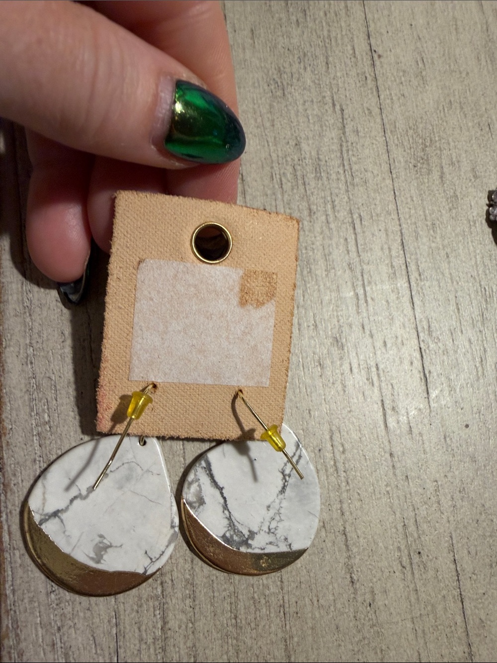 Accessory Subcategory Identification - Picture 3 of 4